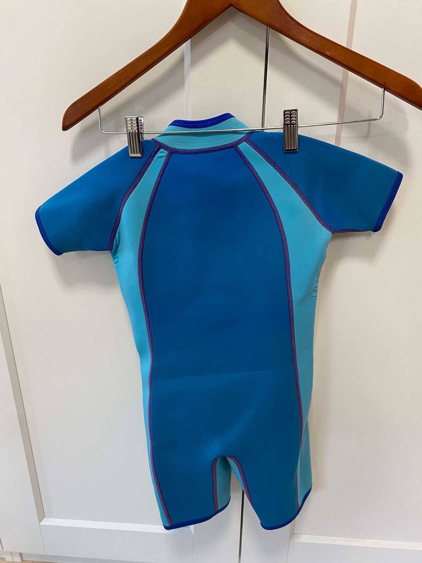 Size 3/4 JoJo Maman BeBe short sleeved wetsuit. Retails ~$40, Kids 3T