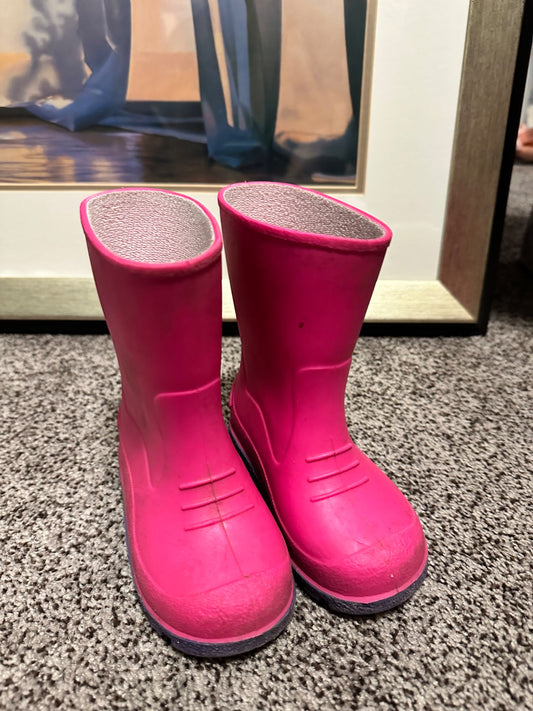 Toddler size 7 rain boots , Shoes 7 (Walkers:12-24 mth)