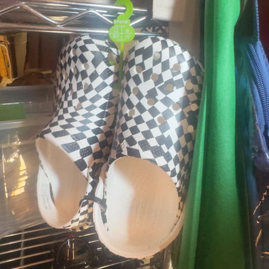 Brand new crocs, size 13 , Shoes 13 (Kids:4-8yr)