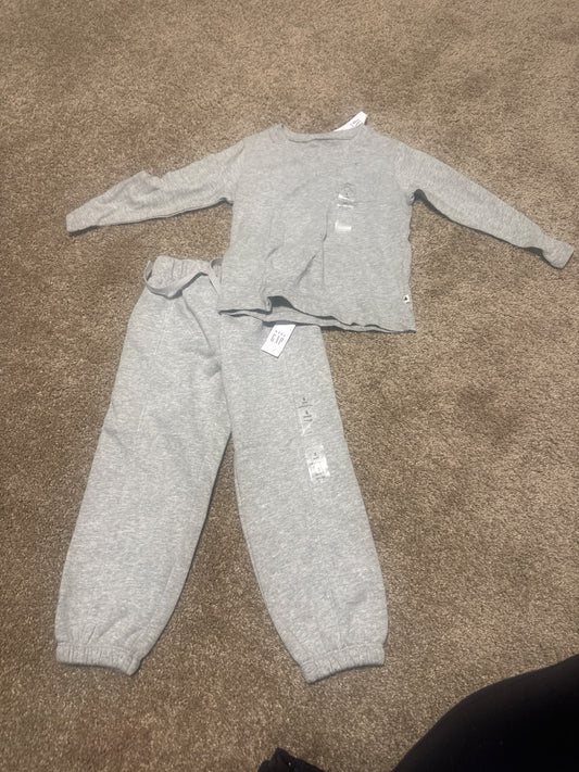 Size 3 gap sweatpants and long sleeve shirt new with
