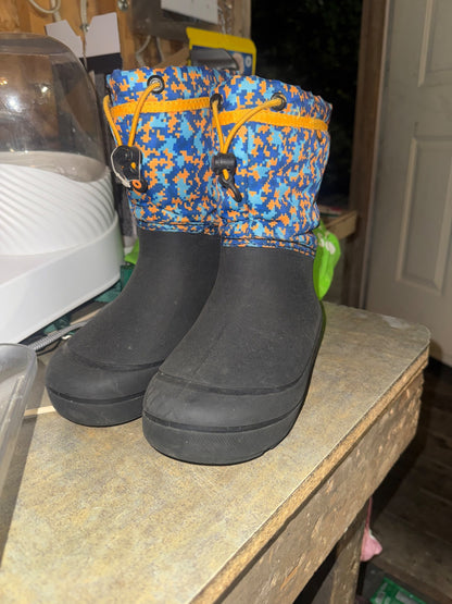 Boys size 2 BOGS winter boots