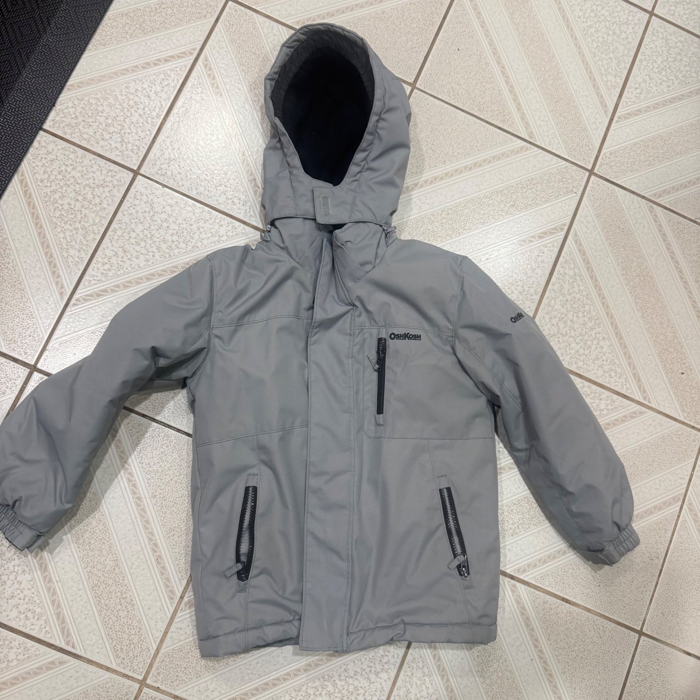 Oshkosh size 7 boys winter jacket , Kids 7 & 8 (small)