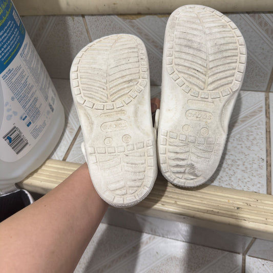 Size 2 crocs white , Shoes 2 (Kids:4-8yr)