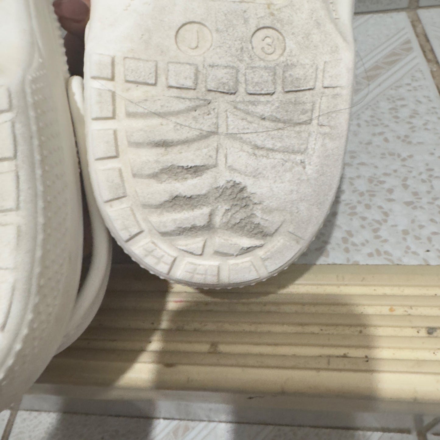 Size 2 crocs white , Shoes 2 (Kids:4-8yr)