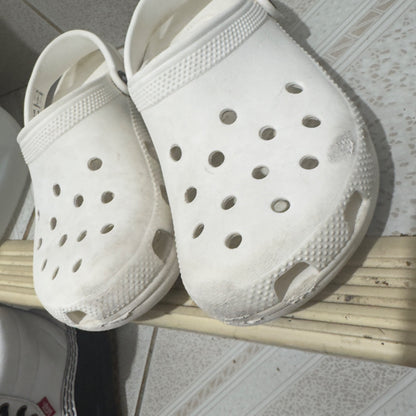 Size 2 crocs white , Shoes 2 (Kids:4-8yr)