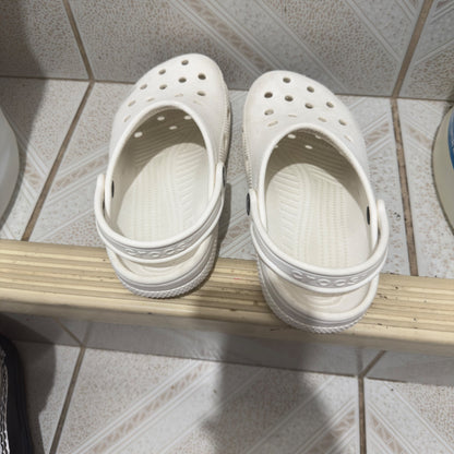Size 2 crocs white , Shoes 2 (Kids:4-8yr)