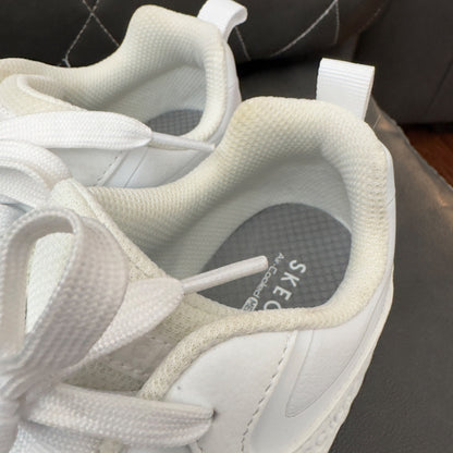 Skechers white size 2 shoes , Shoes 2 (Kids:4-8yr)