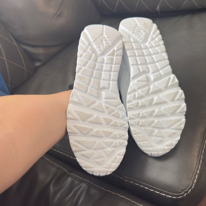 Skechers white size 2 shoes , Shoes 2 (Kids:4-8yr)