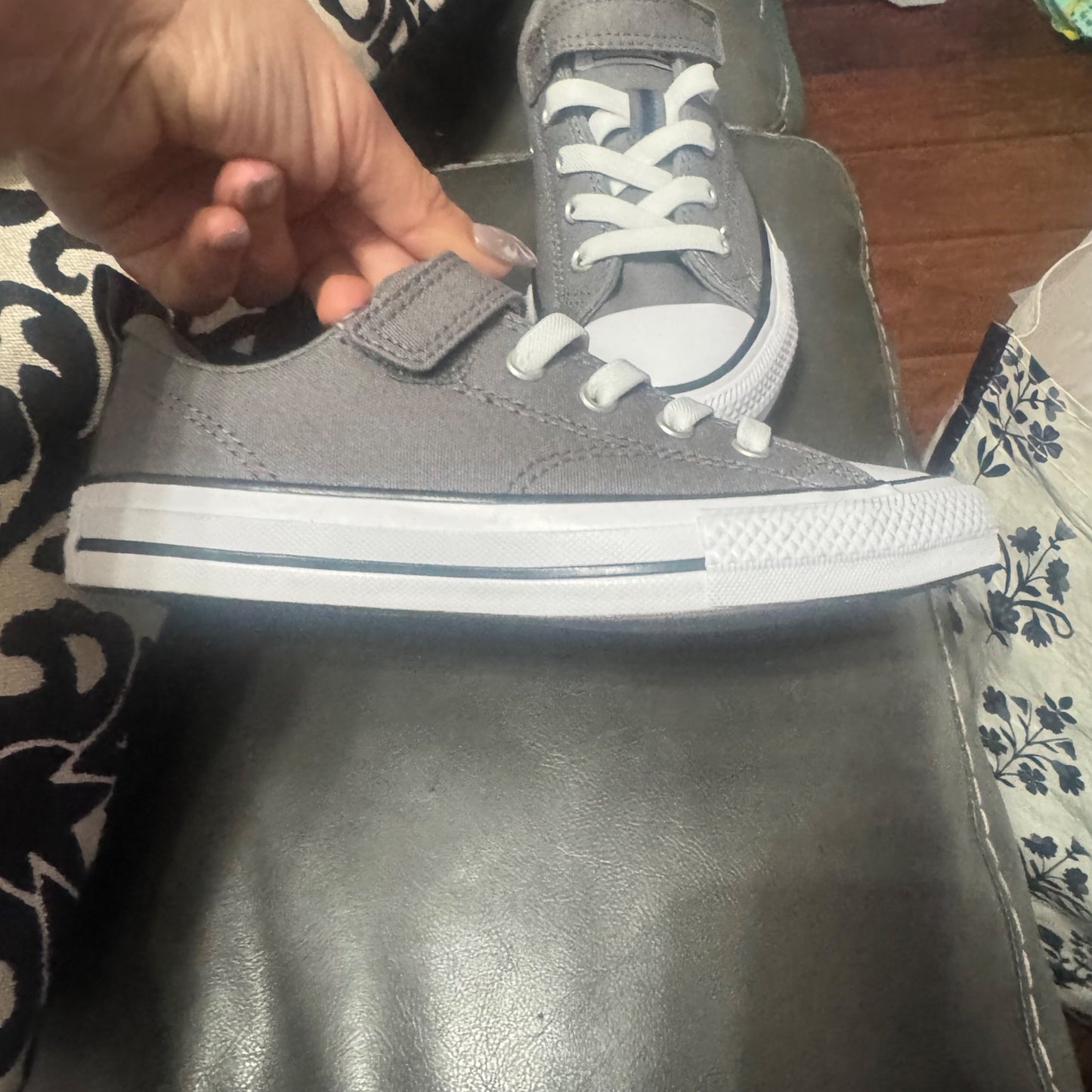 Converse size 13 shoes grey , Shoes 13 (Kids:4-8yr)