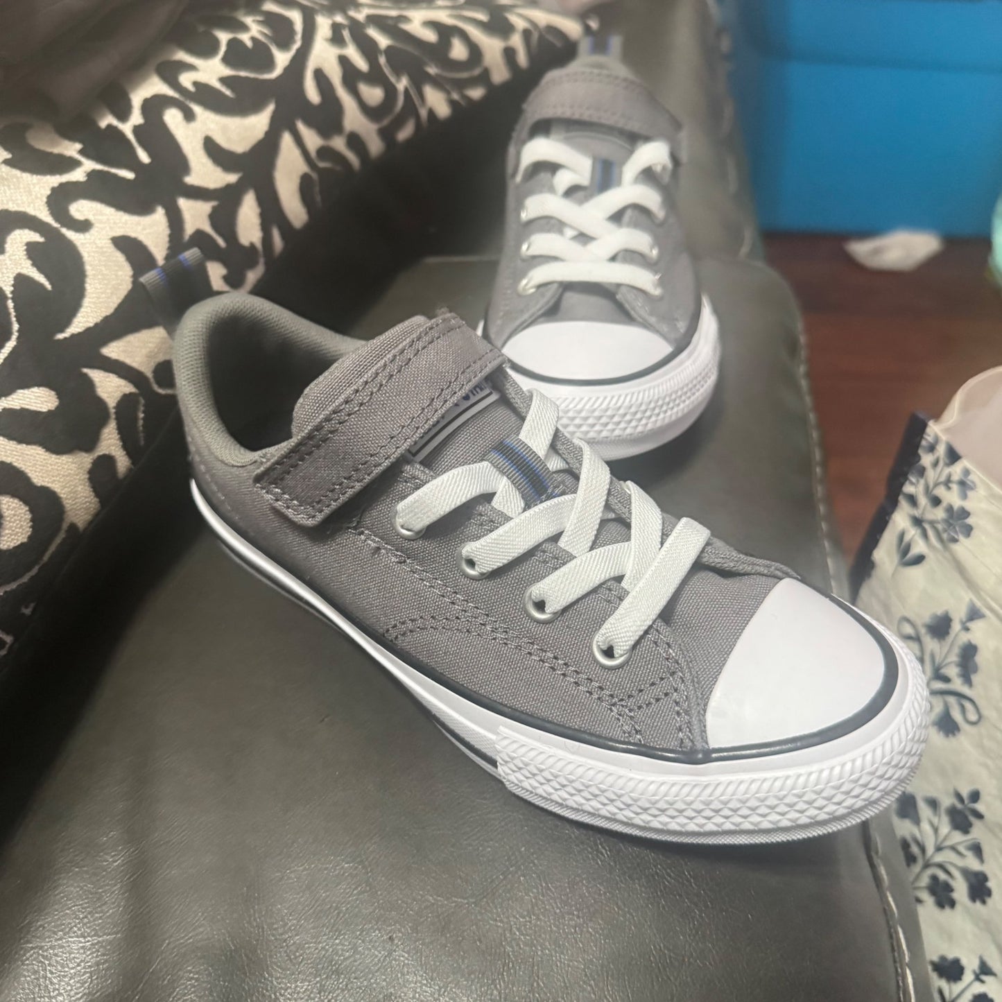 Converse size 13 shoes grey , Shoes 13 (Kids:4-8yr)