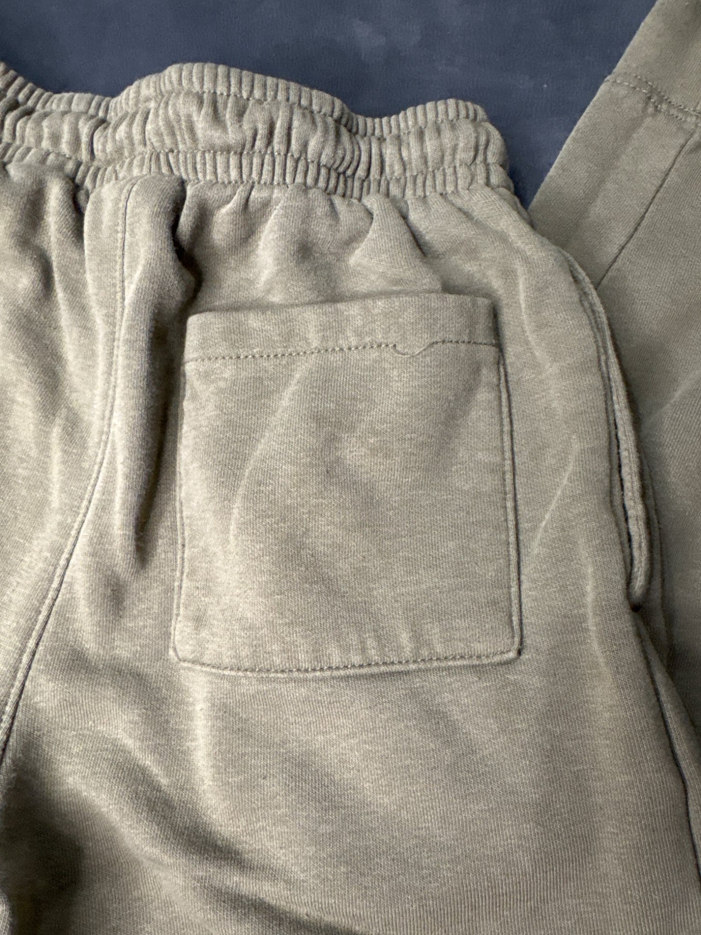 10 to 12 size medium Jordan sweatpants, Kids 10
