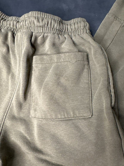 10 to 12 size medium Jordan sweatpants, Kids 10