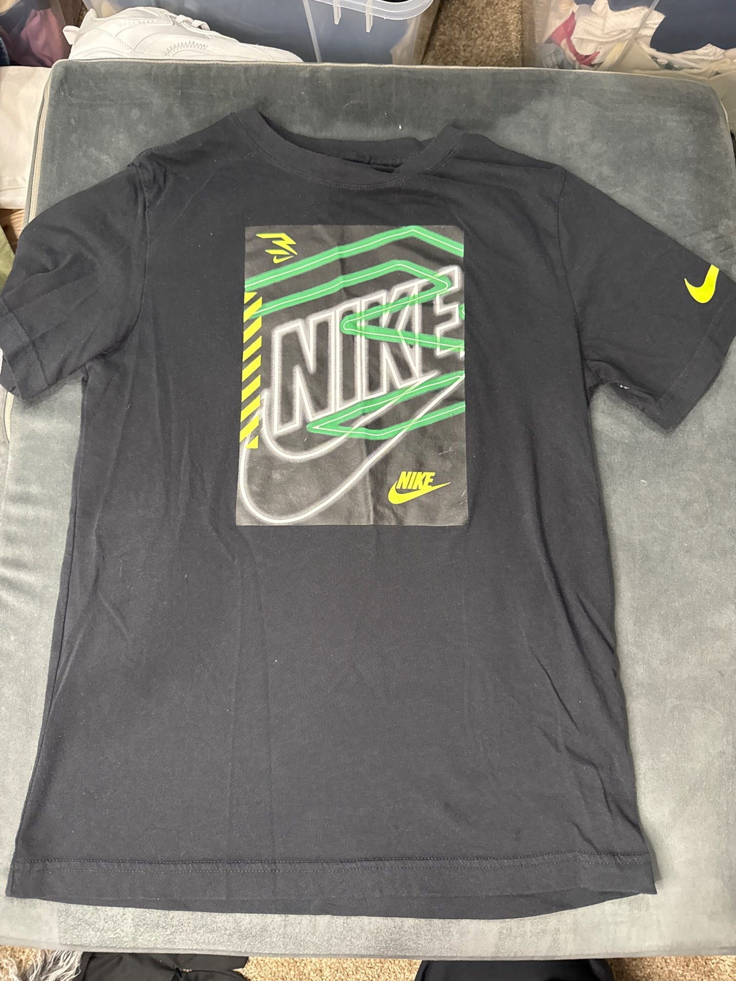 Size 12 to 13 Nike shirt, Kids 12
