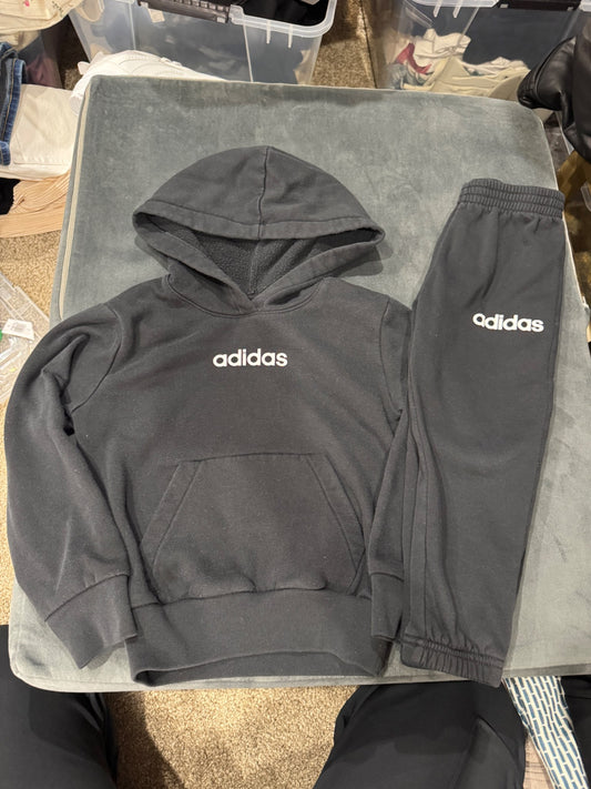 Adidas size 4 sweatsuit , Kids 4/4T