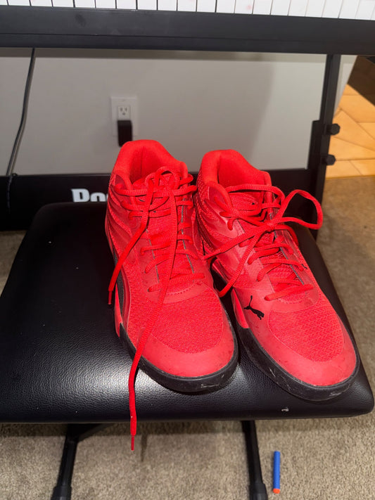Size 5 youth puma shoes , Shoes 3 (Kids:4-8yr)