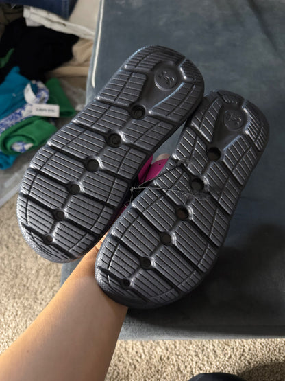 Size 2 youth under armour sandals new , Shoes 2 (Kids:4-8yr)