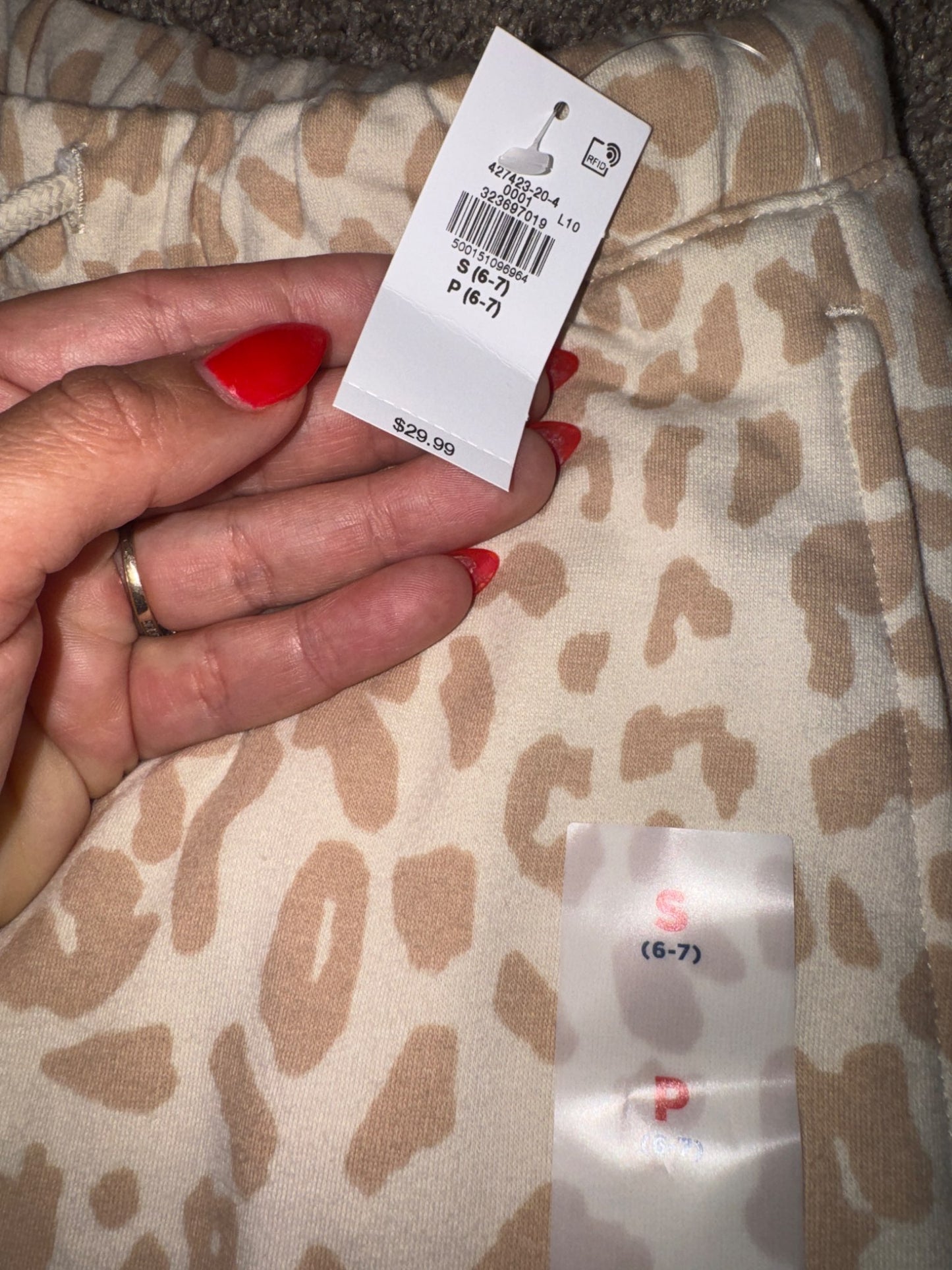 Girls size 6-7 Old Navy sweatpants new with tag, Kids 6/6X