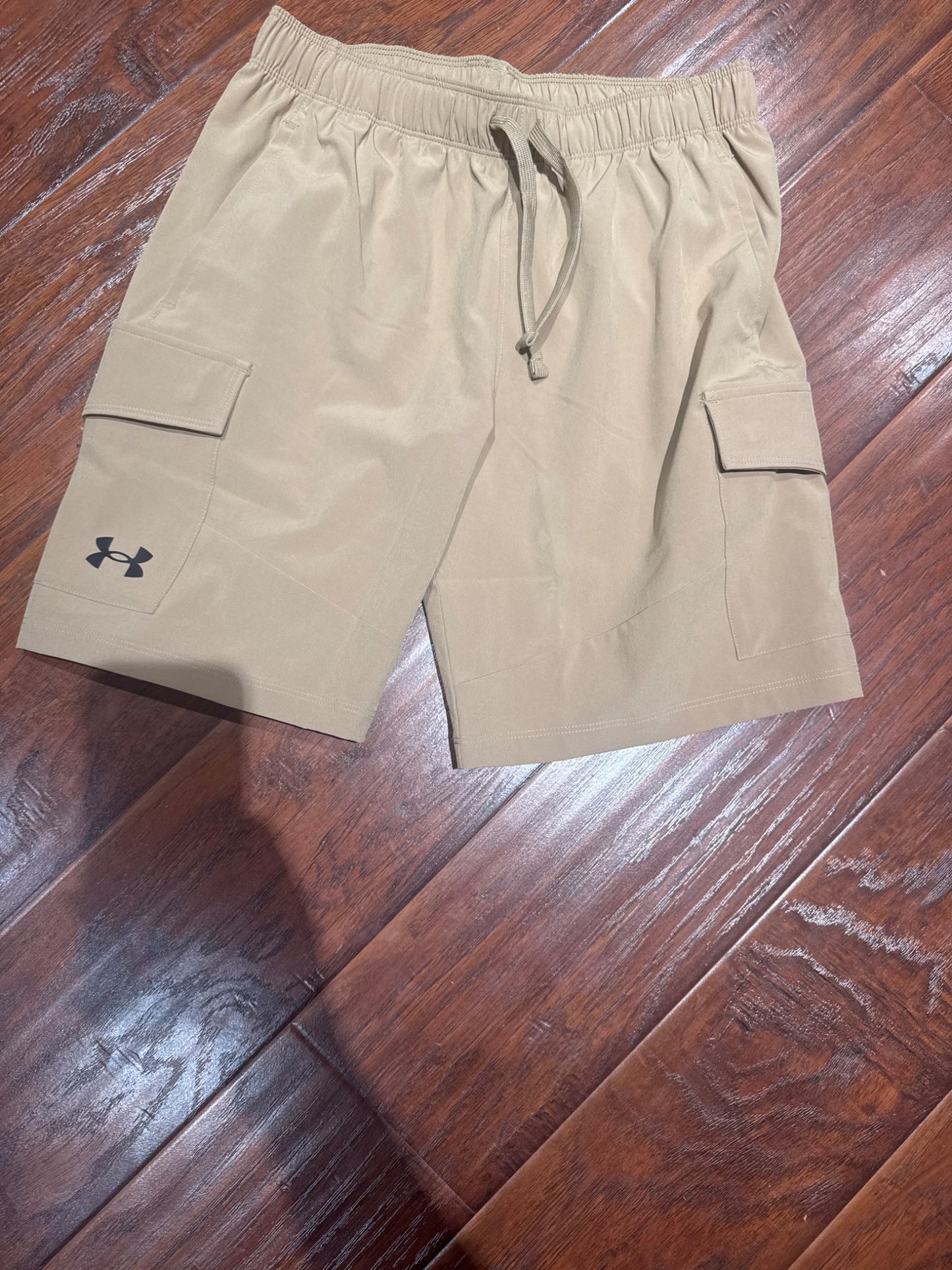 NWT Boys under armour cargo shorts 10-12 , Kids 12