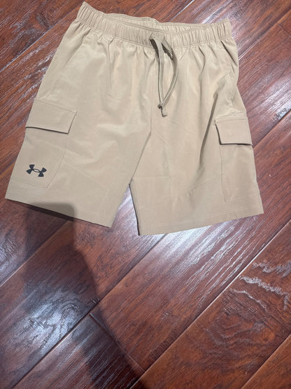 NWT Boys under armour cargo shorts 10-12 , Kids 12