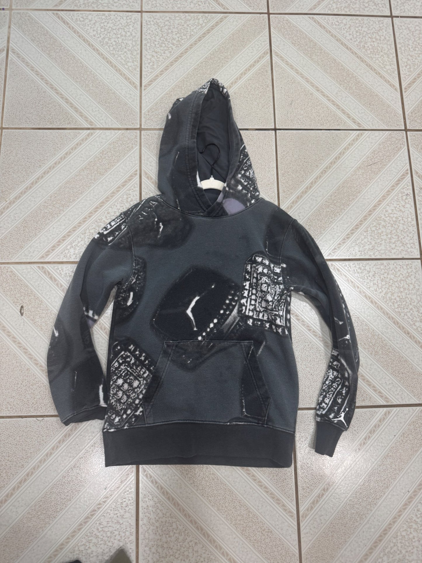 Jordan size 10-12 hoodie , Kids 10