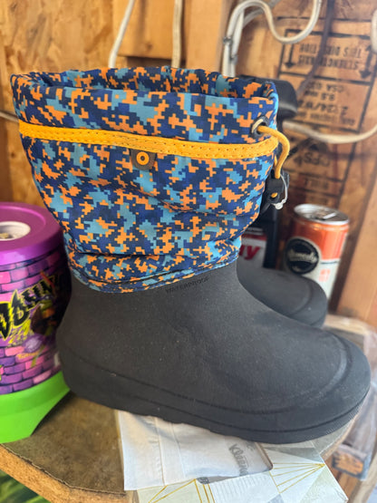 Size 2 bogs winter boots , Shoes 2 (Kids:4-8yr)