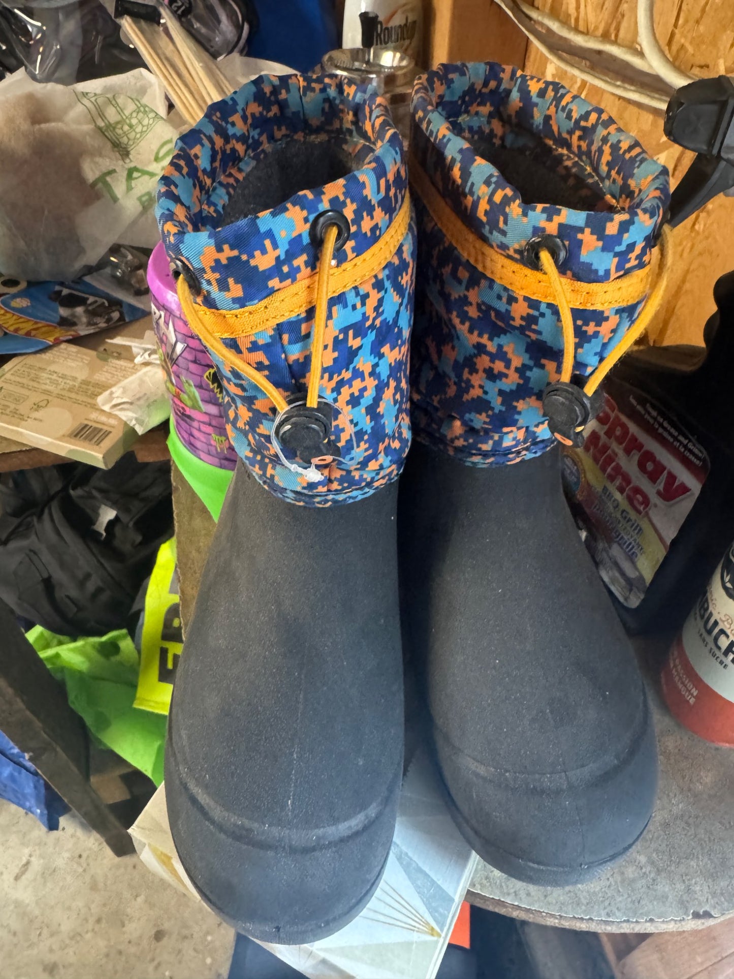 Size 2 bogs winter boots , Shoes 2 (Kids:4-8yr)