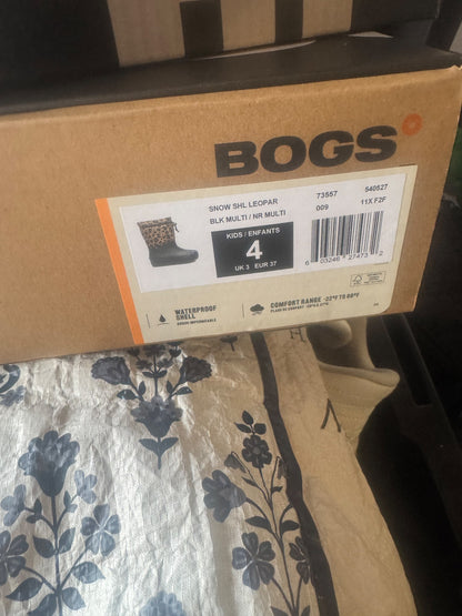 Size youth 4 bogs winter boots , Shoes 4 (Big Kids:8–12yr)