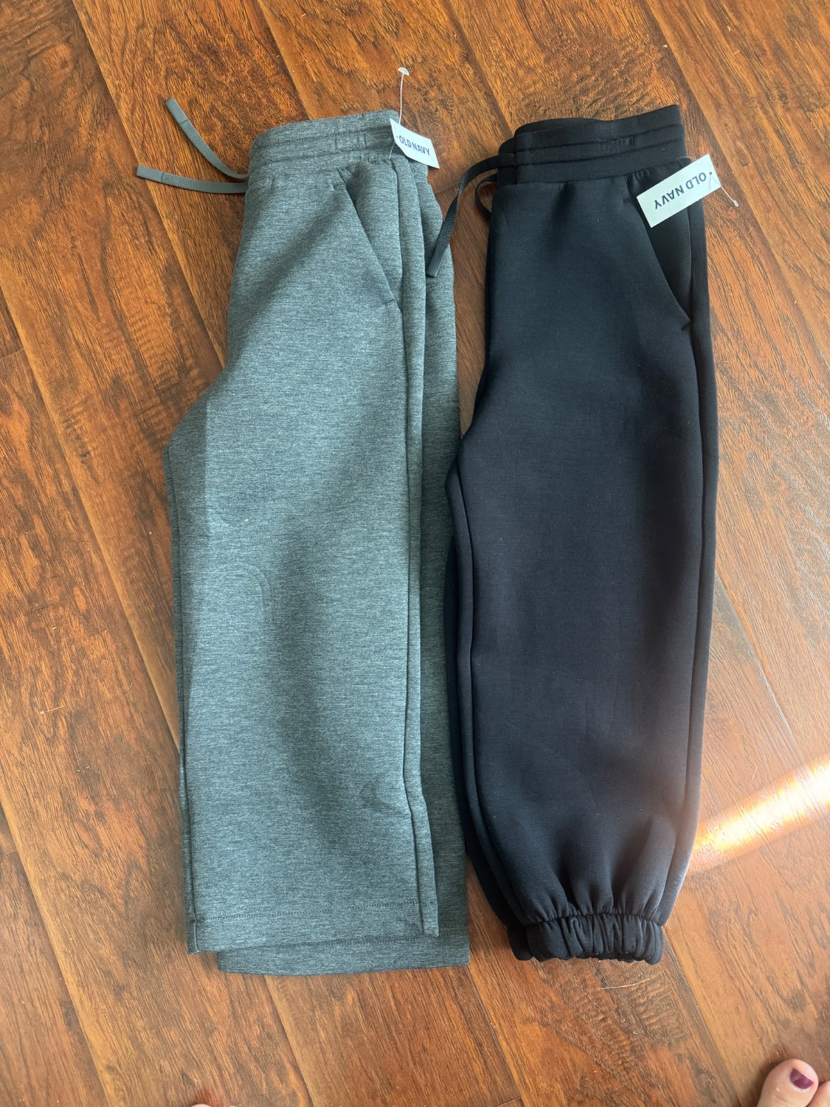 Brand new old navy sweatpants size 6/7, Kids 7