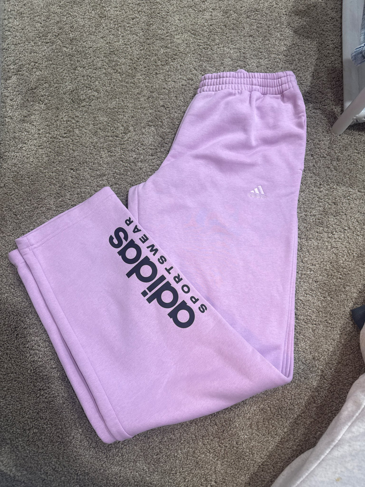 Adidas size 15/16 xl new sweatpants, Kids 16