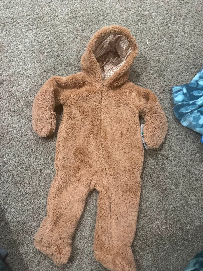 9 months fuzzy warm zipper suit NEW , Kids 9 Month (6-9M)