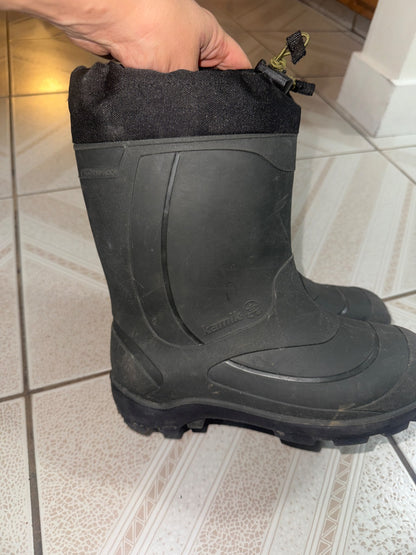 Youth size 4 kamik winter boots , Shoes 4 (Big Kids:8–12yr)