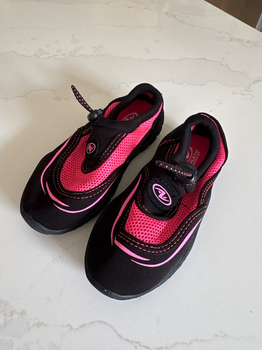 New water shoes size toddler 7/8, Shoes 7.5 (Toddler:2-4yr)
