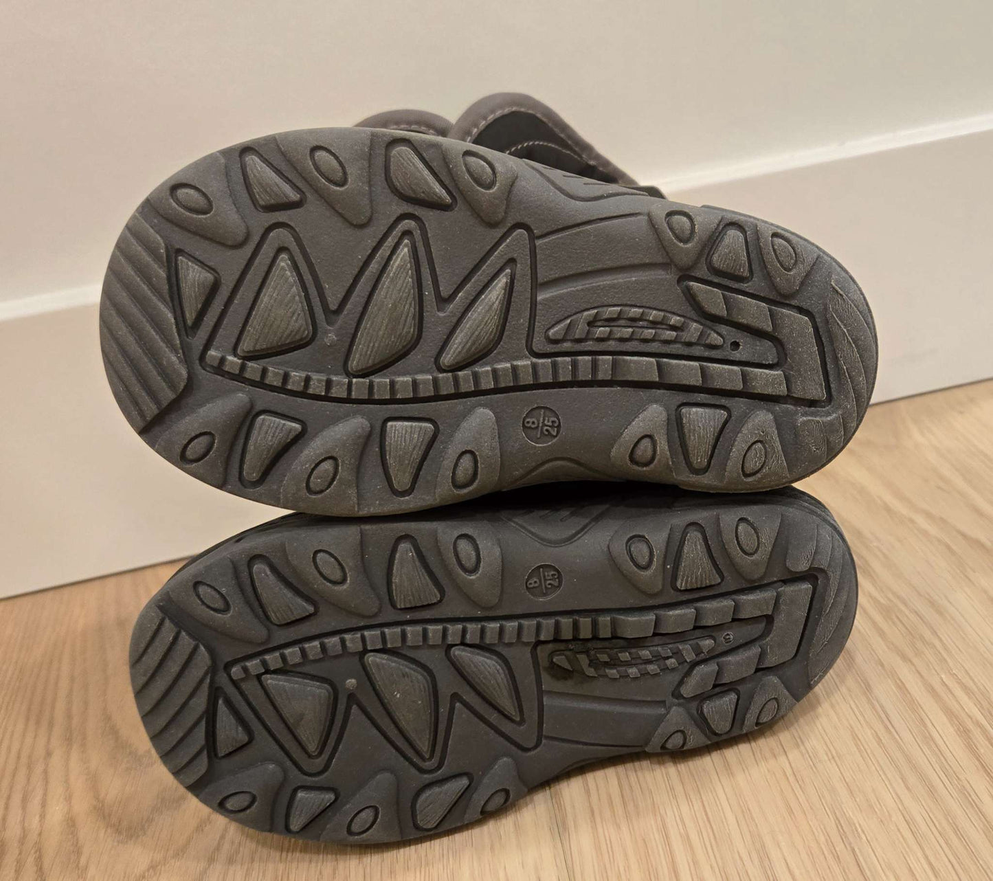 Kamik Snowbug5 Winter Boots - Retails at $33 at Sportchek, Shoes 8 (Toddler:2-4yr)