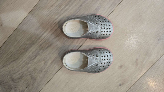 Native Girl's Shoes - size 5, Shoes 5 (Walkers:12-24 mth)