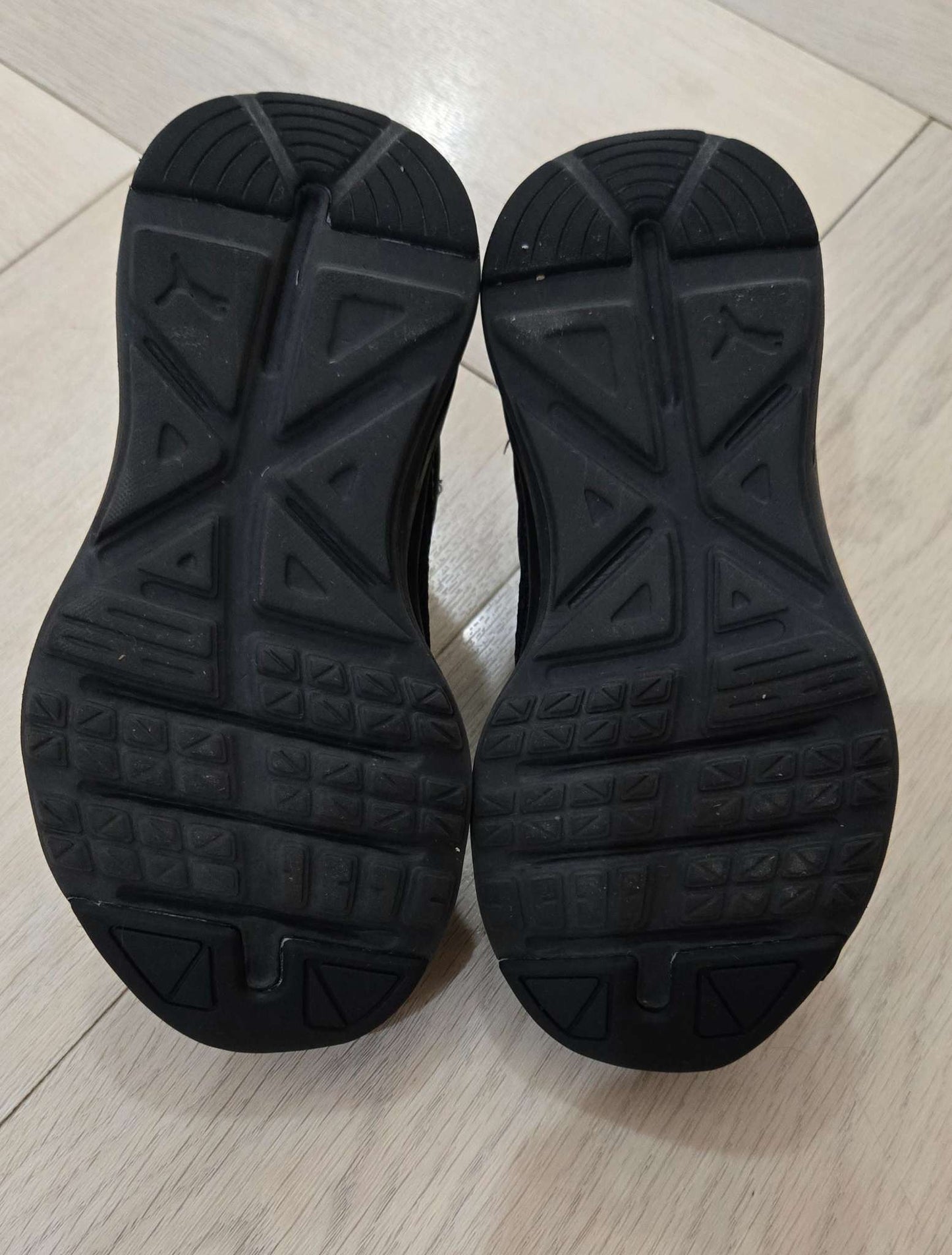 Black Puma Runners MRSP $60+, Shoes 11 (Toddler:2-4yr)