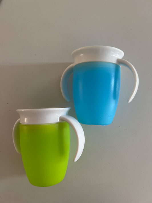 Munchkin 360 sippy cup (2)