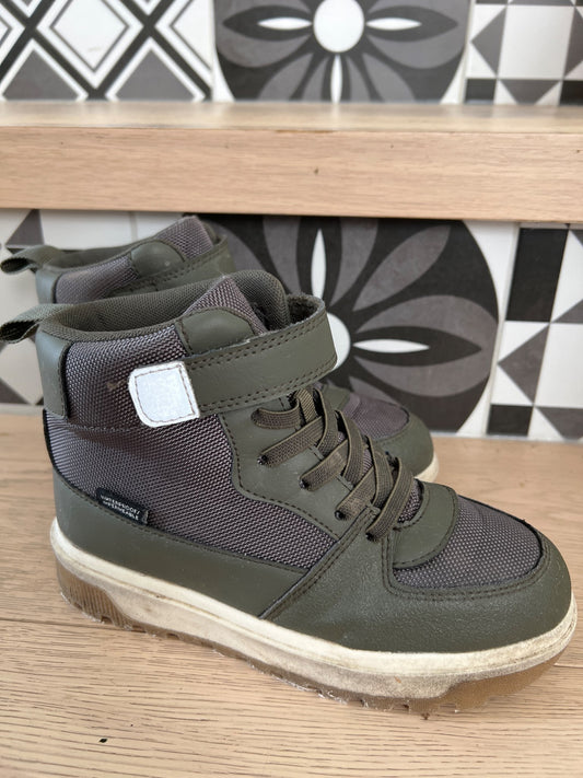 H&M waterproof boots US 1 kid MSRP 45$ , Shoes 1 (Kids:4-8yr)