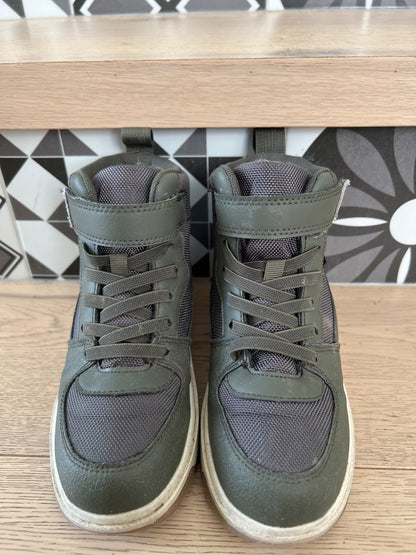 H&M waterproof boots US 1 kid MSRP 45$ , Shoes 1 (Kids:4-8yr)