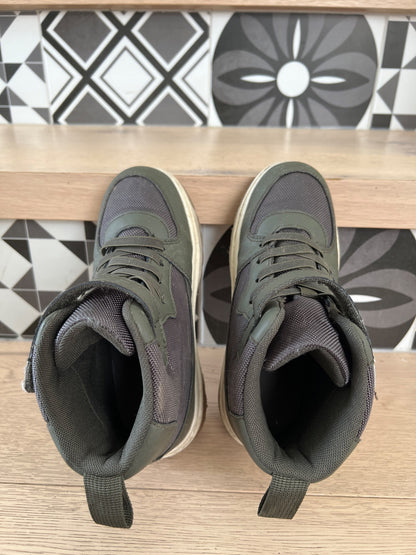 H&M waterproof boots US 1 kid MSRP 45$ , Shoes 1 (Kids:4-8yr)