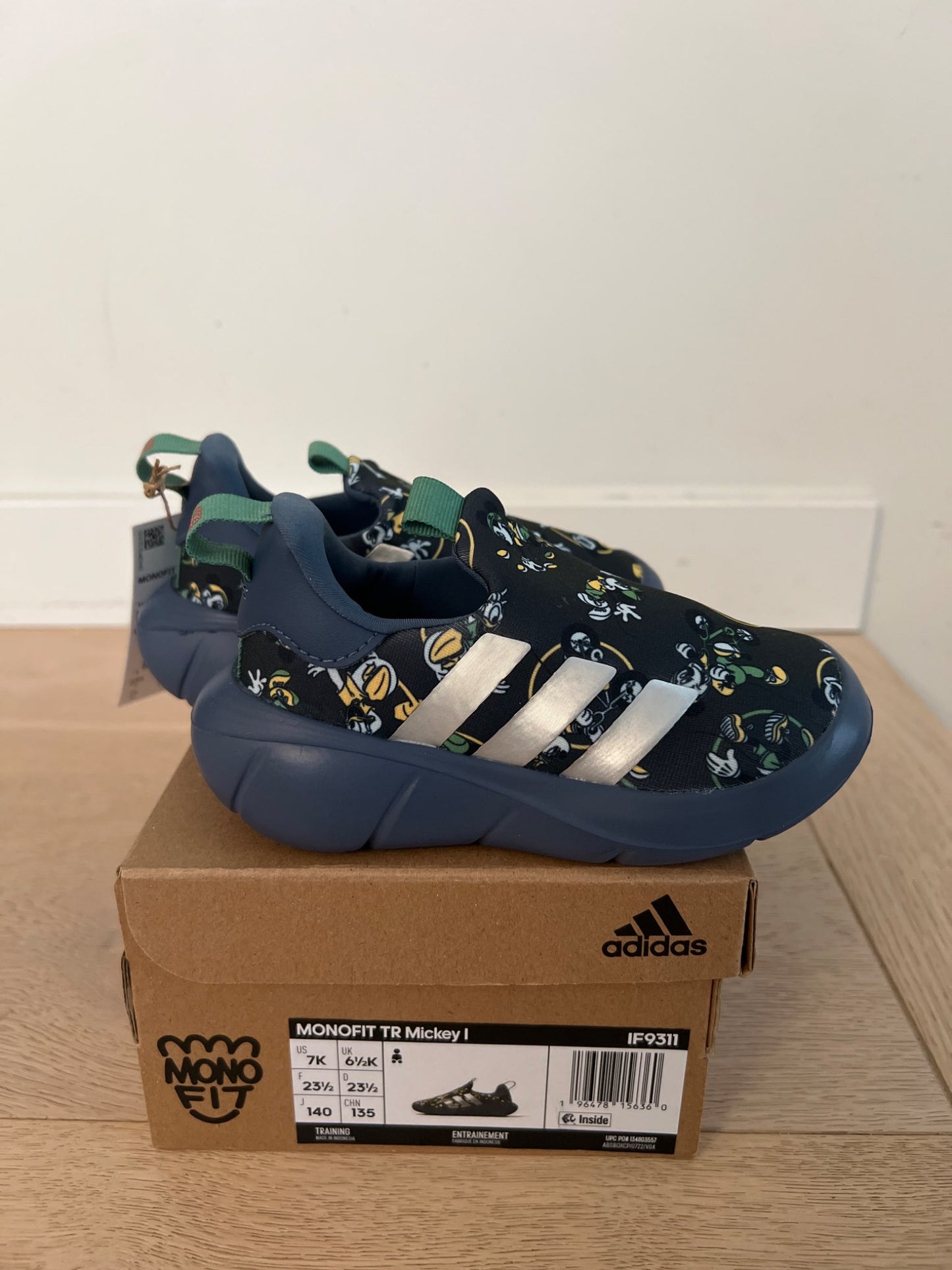 New in box Adidas Monofit Mickey print size 7K , Shoes 7 (Walkers:12-24 mth)