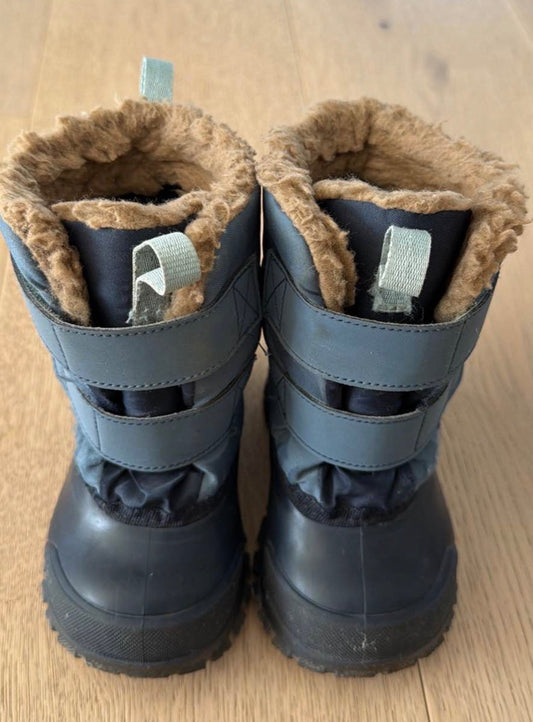 Decathlon snow boots 5-6C, Shoes 6 (Walkers:12-24 mth)