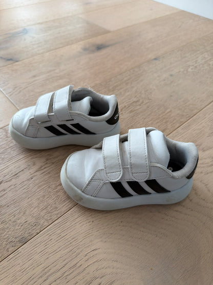 Adidas toddler shoes 7K , Shoes 7 (Walkers:12-24 mth)