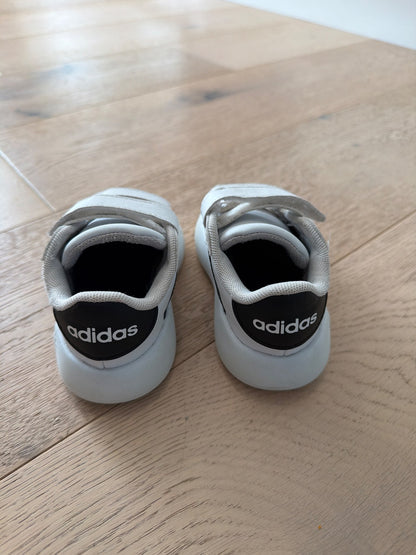 Adidas toddler shoes 7K , Shoes 7 (Walkers:12-24 mth)