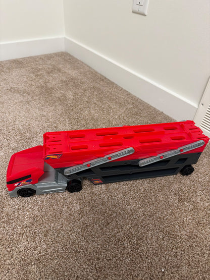 Hot wheels car carrier