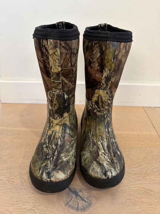 BOGS boot size 13 , Shoes 13 (Kids:4-8yr)