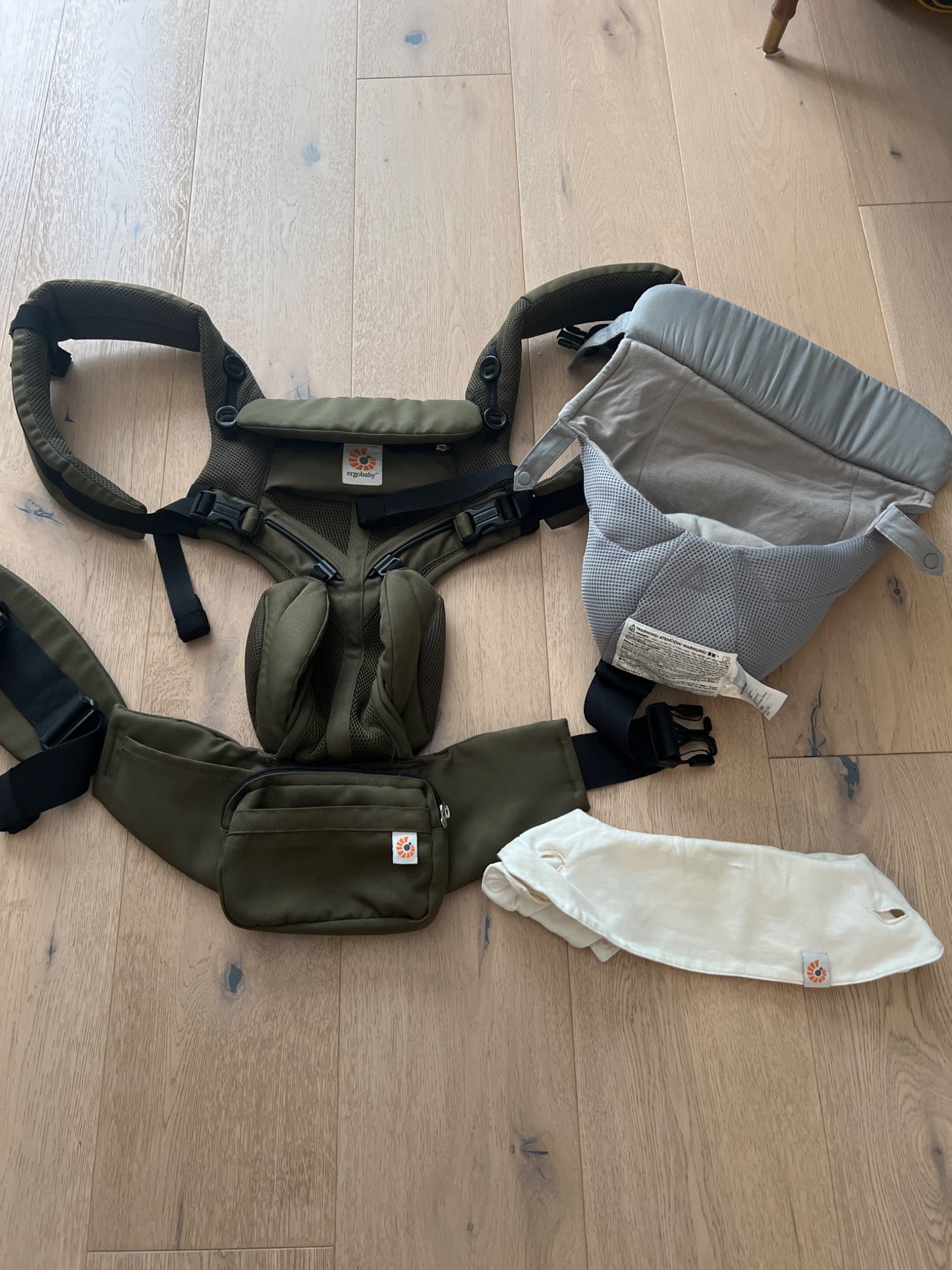 Ergobaby Omni 360 carrier with drool bib & infant insert