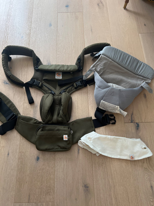 Ergobaby Omni 360 carrier with drool bib & infant insert