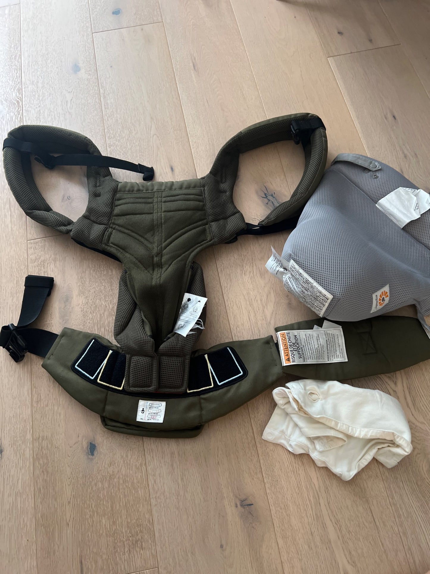 Ergobaby Omni 360 carrier with drool bib & infant insert