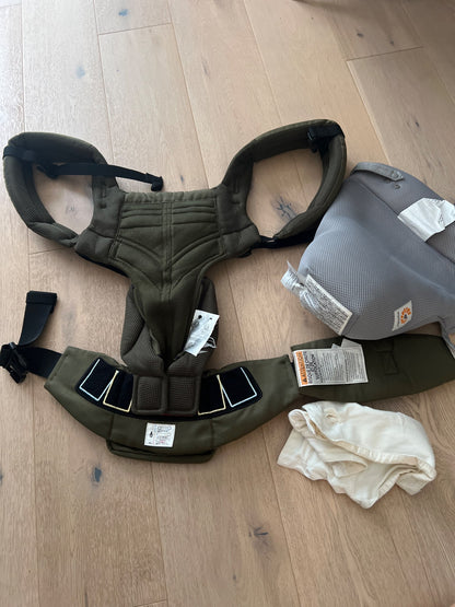 Ergobaby Omni 360 carrier with drool bib & infant insert