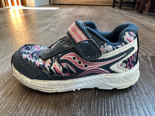 Saucony runners, Size 6, VGUC, Shoes 6 (Walkers:12-24 mth)